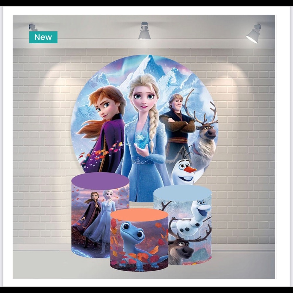 Frozen Round Backdrop & 3 pillars fabric in great condition. 
Anna, Elsa, Olaf,